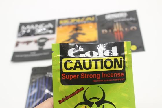 3.5g 7g 14g 28g Sacs d'herbe Mylar personnalisés à l' odeur