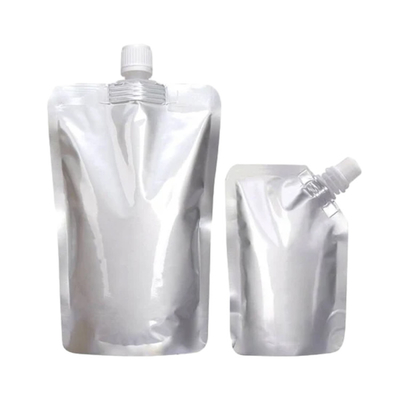 Poche liquide adaptée aux besoins du client de bec de couleur pour les sachets en matière plastique clairs 100ml de boisson