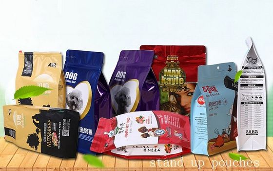 Le plastique tiennent des sacs de tirette étanches à l'humidité pour l'emballage alimentaire